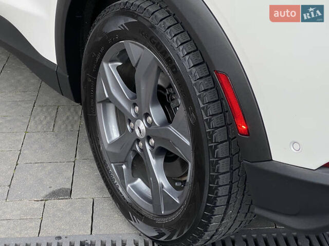 Белый Форд Mustang Mach-E, объемом двигателя 0 л и пробегом 58 тыс. км за 22950 $, фото 43 на Automoto.ua