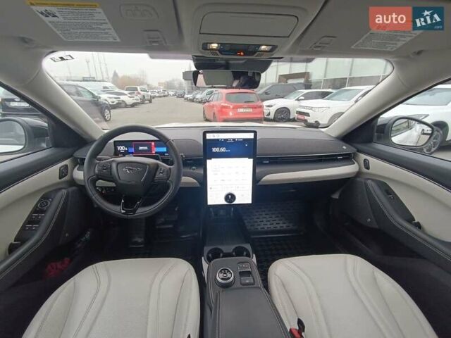 Белый Форд Mustang Mach-E, объемом двигателя 0 л и пробегом 37 тыс. км за 30500 $, фото 13 на Automoto.ua