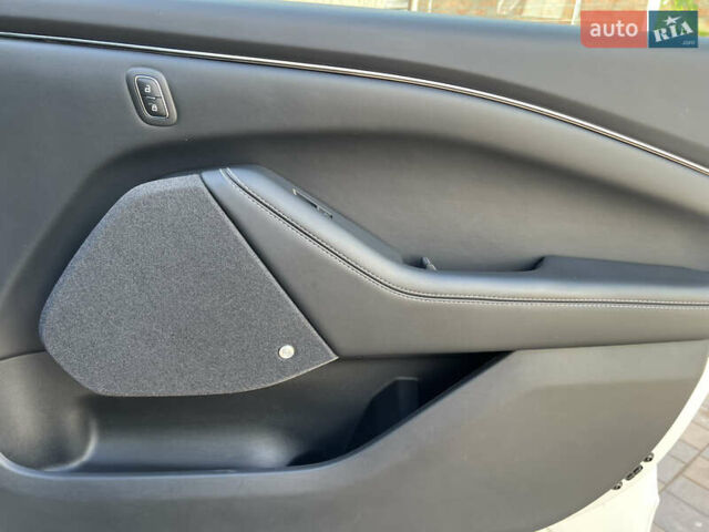 Білий Форд Mustang Mach-E, об'ємом двигуна 0 л та пробігом 48 тис. км за 25100 $, фото 25 на Automoto.ua