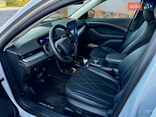 Белый Форд Mustang Mach-E, объемом двигателя 0 л и пробегом 32 тыс. км за 24500 $, фото 7 на Automoto.ua
