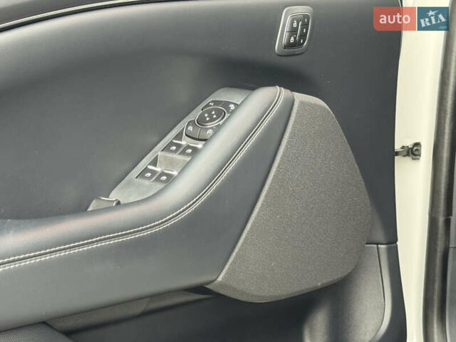 Белый Форд Mustang Mach-E, объемом двигателя 0 л и пробегом 59 тыс. км за 21950 $, фото 57 на Automoto.ua