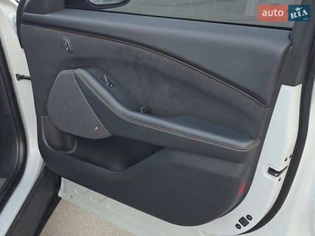 Белый Форд Mustang Mach-E, объемом двигателя 0 л и пробегом 31 тыс. км за 31999 $, фото 61 на Automoto.ua
