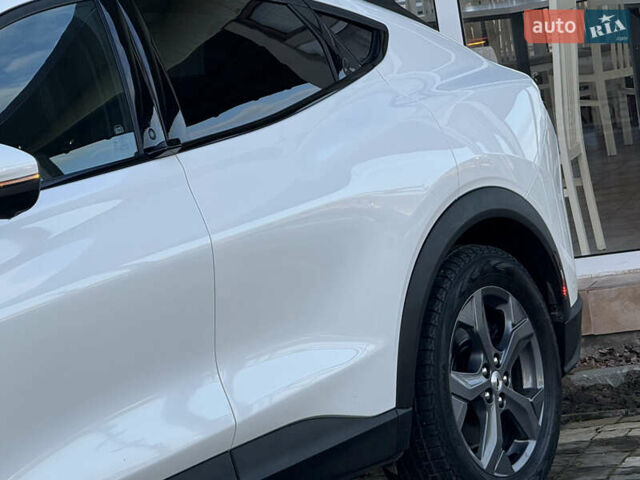 Белый Форд Mustang Mach-E, объемом двигателя 0 л и пробегом 60 тыс. км за 22200 $, фото 6 на Automoto.ua