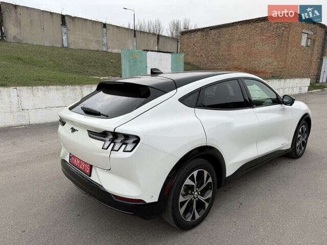 Білий Форд Mustang Mach-E, об'ємом двигуна 0 л та пробігом 61 тис. км за 23500 $, фото 3 на Automoto.ua