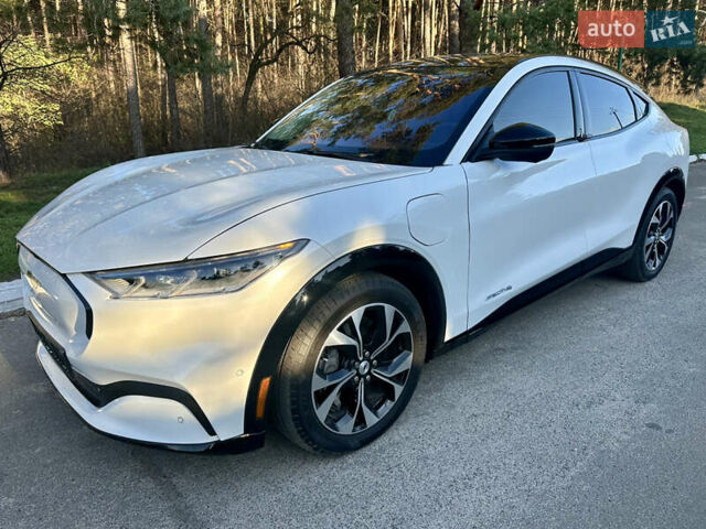 Белый Форд Mustang Mach-E, объемом двигателя 0 л и пробегом 51 тыс. км за 29900 $, фото 1 на Automoto.ua