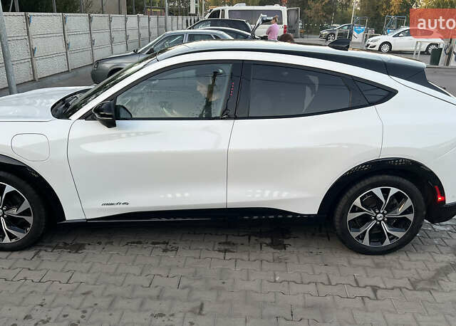 Білий Форд Mustang Mach-E, об'ємом двигуна 0 л та пробігом 48 тис. км за 25100 $, фото 13 на Automoto.ua