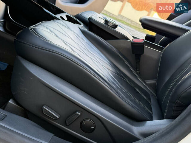 Белый Форд Mustang Mach-E, объемом двигателя 0 л и пробегом 60 тыс. км за 22200 $, фото 73 на Automoto.ua