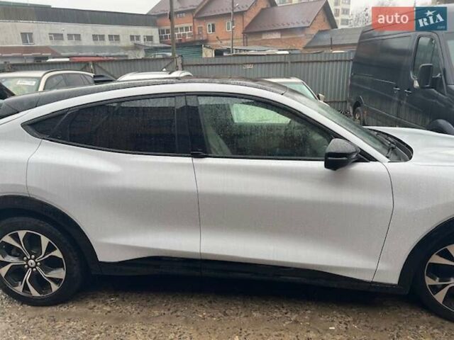 Белый Форд Mustang Mach-E, объемом двигателя 0 л и пробегом 42 тыс. км за 24500 $, фото 2 на Automoto.ua