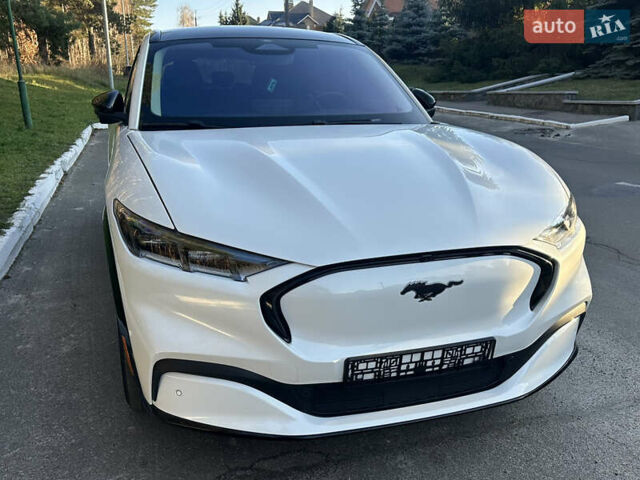 Белый Форд Mustang Mach-E, объемом двигателя 0 л и пробегом 51 тыс. км за 29900 $, фото 15 на Automoto.ua