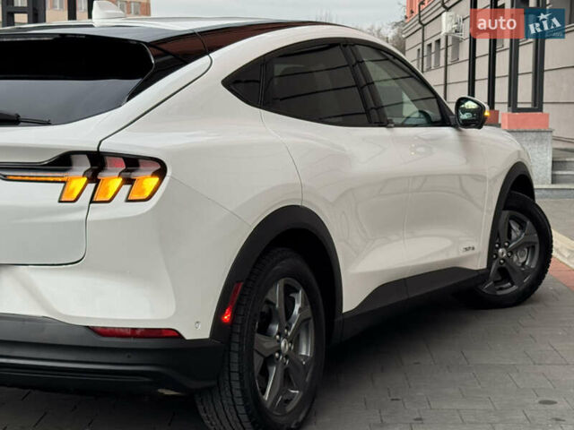Белый Форд Mustang Mach-E, объемом двигателя 0 л и пробегом 59 тыс. км за 21950 $, фото 51 на Automoto.ua