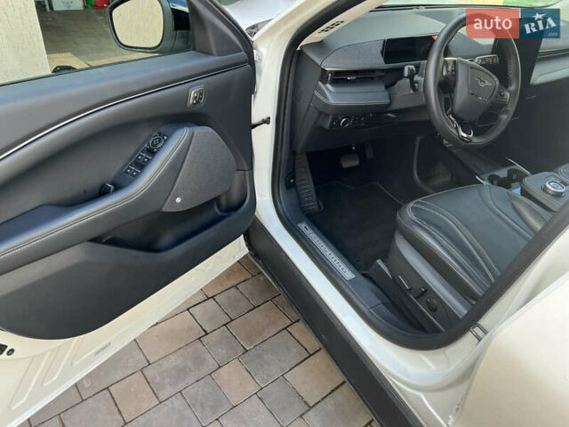 Білий Форд Mustang Mach-E, об'ємом двигуна 0 л та пробігом 48 тис. км за 25100 $, фото 16 на Automoto.ua