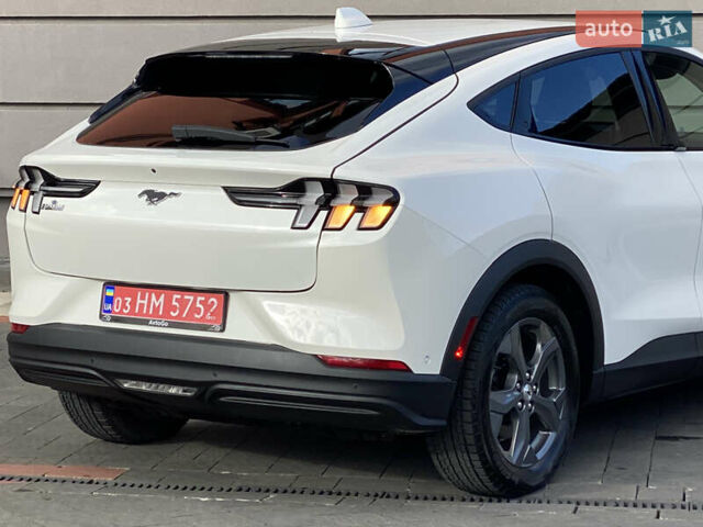 Белый Форд Mustang Mach-E, объемом двигателя 0 л и пробегом 58 тыс. км за 22950 $, фото 50 на Automoto.ua