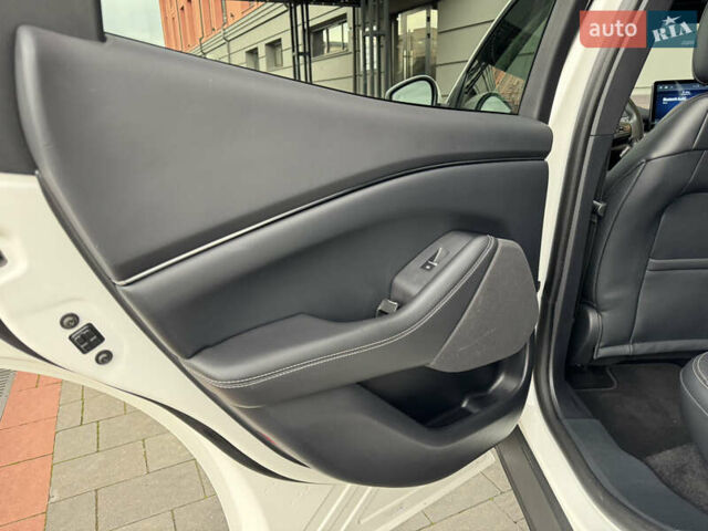 Белый Форд Mustang Mach-E, объемом двигателя 0 л и пробегом 59 тыс. км за 21950 $, фото 79 на Automoto.ua