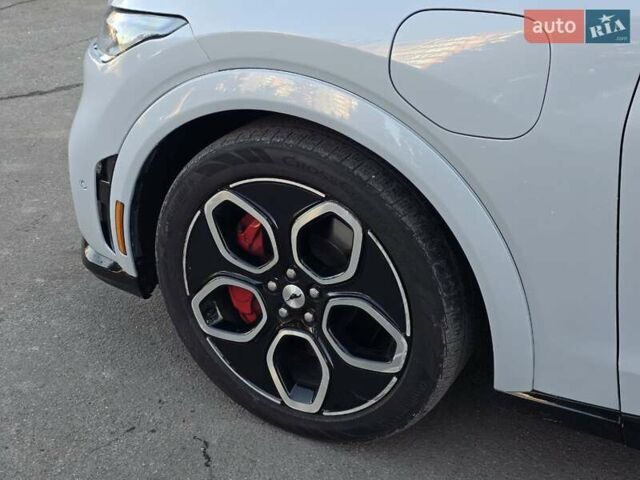 Белый Форд Mustang Mach-E, объемом двигателя 0 л и пробегом 31 тыс. км за 31999 $, фото 32 на Automoto.ua