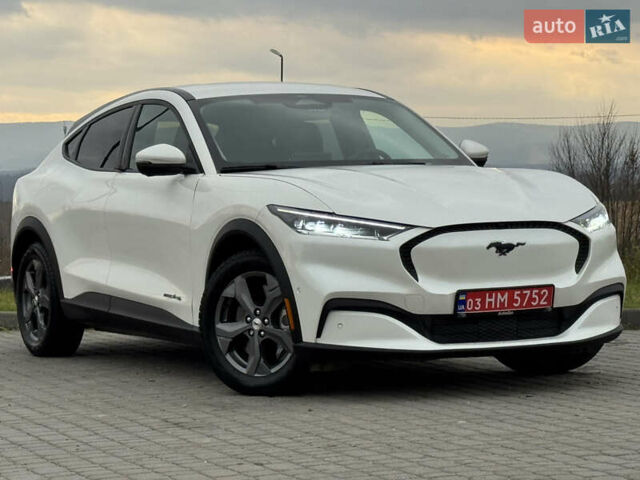 Белый Форд Mustang Mach-E, объемом двигателя 0 л и пробегом 59 тыс. км за 21950 $, фото 3 на Automoto.ua