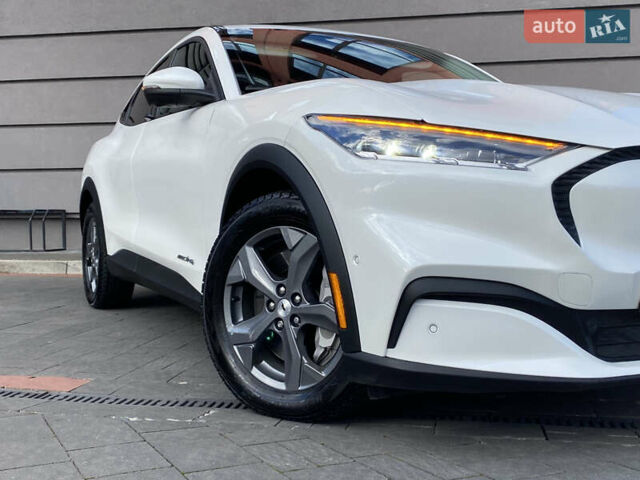 Белый Форд Mustang Mach-E, объемом двигателя 0 л и пробегом 58 тыс. км за 22950 $, фото 11 на Automoto.ua