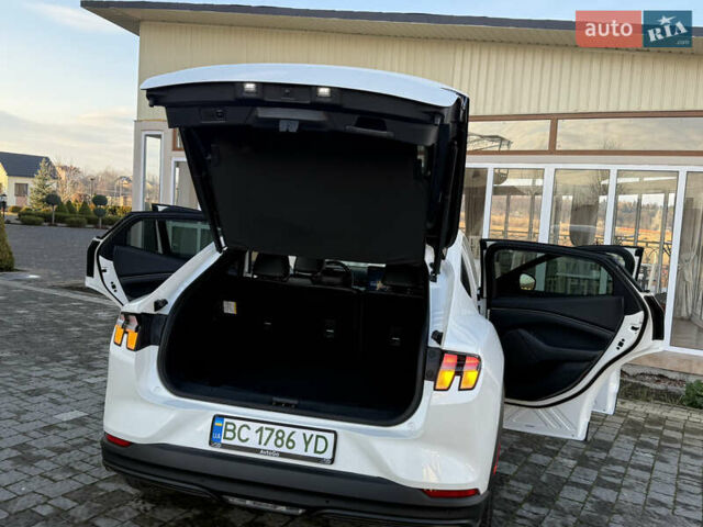Белый Форд Mustang Mach-E, объемом двигателя 0 л и пробегом 60 тыс. км за 22200 $, фото 52 на Automoto.ua