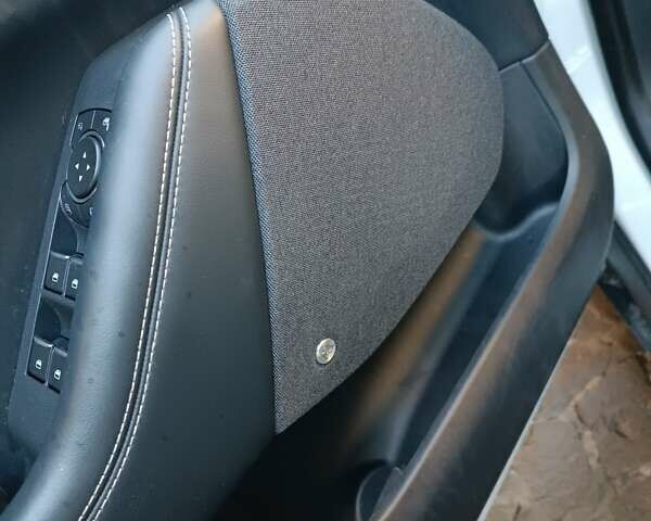 Белый Форд Mustang Mach-E, объемом двигателя 0 л и пробегом 39 тыс. км за 17000 $, фото 9 на Automoto.ua