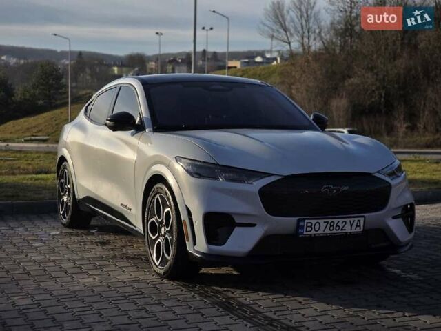 Белый Форд Mustang Mach-E, объемом двигателя 0 л и пробегом 31 тыс. км за 31999 $, фото 18 на Automoto.ua