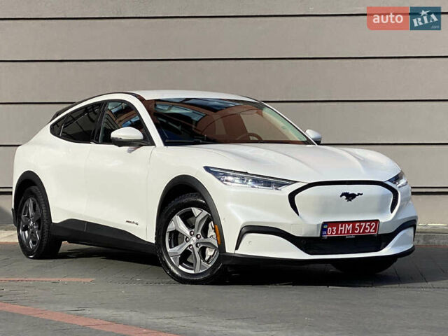 Белый Форд Mustang Mach-E, объемом двигателя 0 л и пробегом 58 тыс. км за 22950 $, фото 3 на Automoto.ua