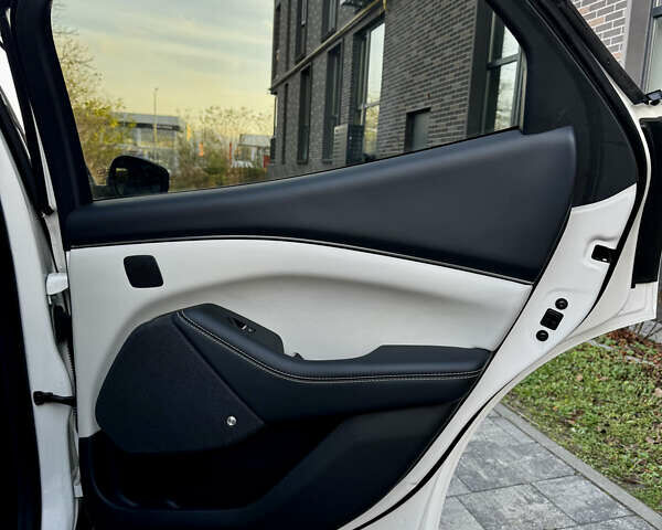 Білий Форд Mustang Mach-E, об'ємом двигуна 0 л та пробігом 42 тис. км за 25300 $, фото 32 на Automoto.ua
