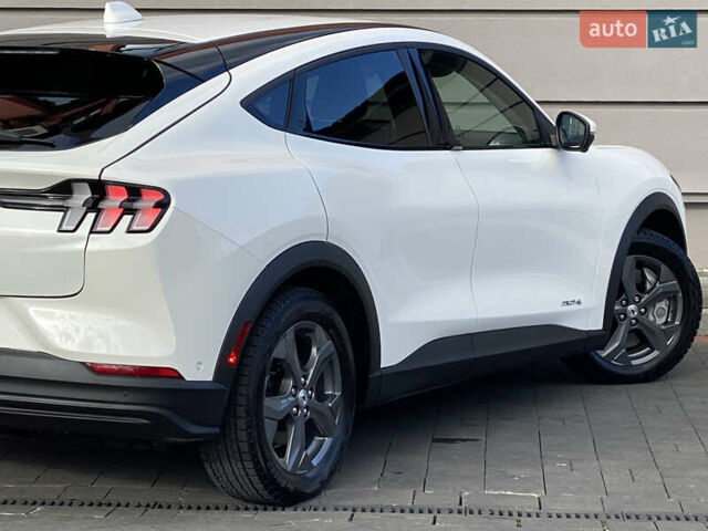Белый Форд Mustang Mach-E, объемом двигателя 0 л и пробегом 58 тыс. км за 22950 $, фото 51 на Automoto.ua
