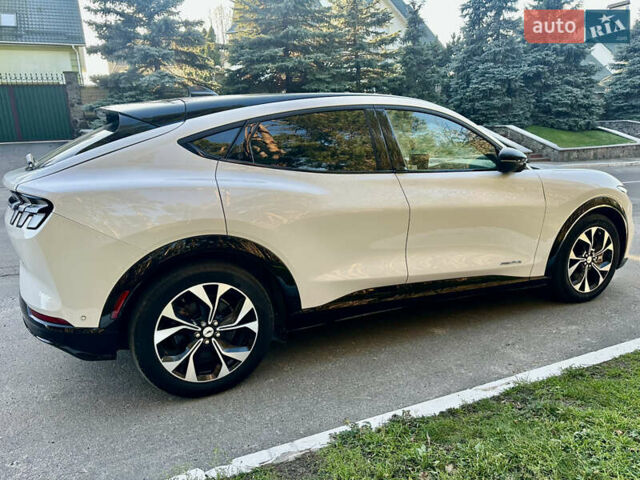 Белый Форд Mustang Mach-E, объемом двигателя 0 л и пробегом 51 тыс. км за 29900 $, фото 9 на Automoto.ua