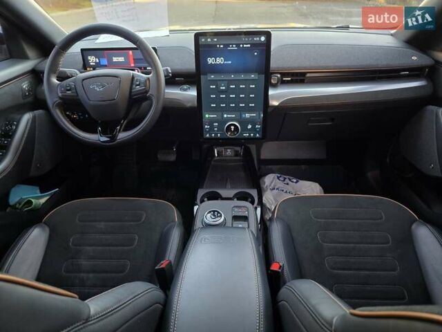 Белый Форд Mustang Mach-E, объемом двигателя 0 л и пробегом 31 тыс. км за 31999 $, фото 55 на Automoto.ua