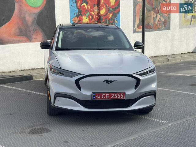 Белый Форд Mustang Mach-E, объемом двигателя 0 л и пробегом 67 тыс. км за 25900 $, фото 2 на Automoto.ua