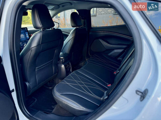Белый Форд Mustang Mach-E, объемом двигателя 0 л и пробегом 32 тыс. км за 24500 $, фото 10 на Automoto.ua