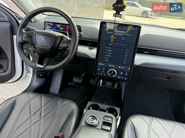 Белый Форд Mustang Mach-E, объемом двигателя 0 л и пробегом 57 тыс. км за 23600 $, фото 43 на Automoto.ua