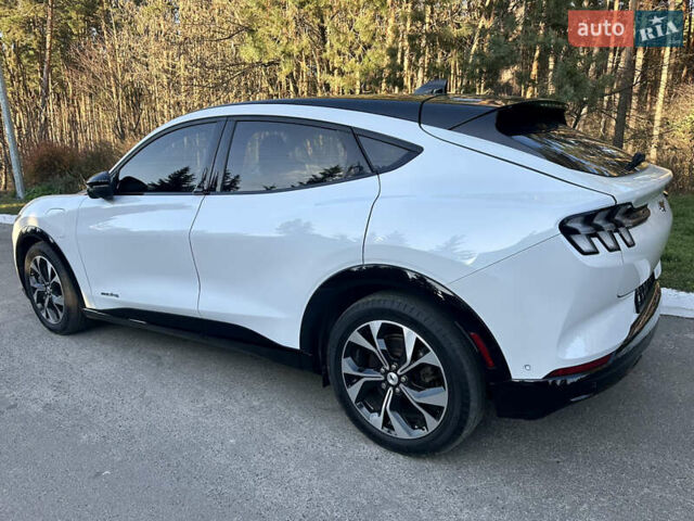 Белый Форд Mustang Mach-E, объемом двигателя 0 л и пробегом 51 тыс. км за 29900 $, фото 5 на Automoto.ua