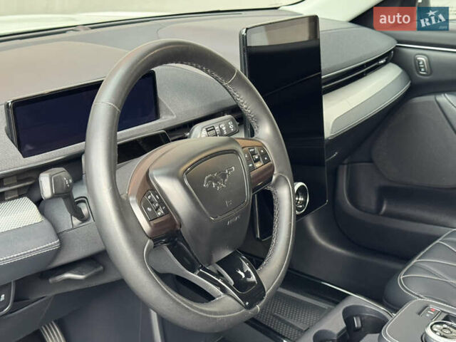 Белый Форд Mustang Mach-E, объемом двигателя 0 л и пробегом 59 тыс. км за 21950 $, фото 58 на Automoto.ua