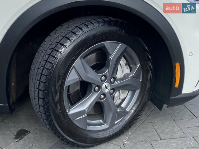 Белый Форд Mustang Mach-E, объемом двигателя 0 л и пробегом 58 тыс. км за 22950 $, фото 13 на Automoto.ua