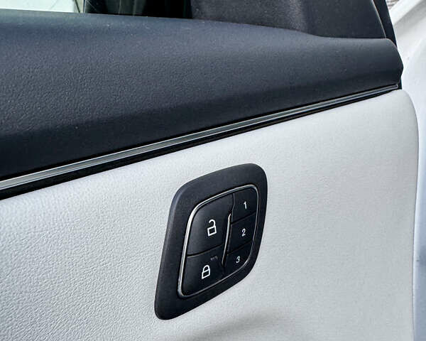 Білий Форд Mustang Mach-E, об'ємом двигуна 0 л та пробігом 42 тис. км за 25300 $, фото 22 на Automoto.ua