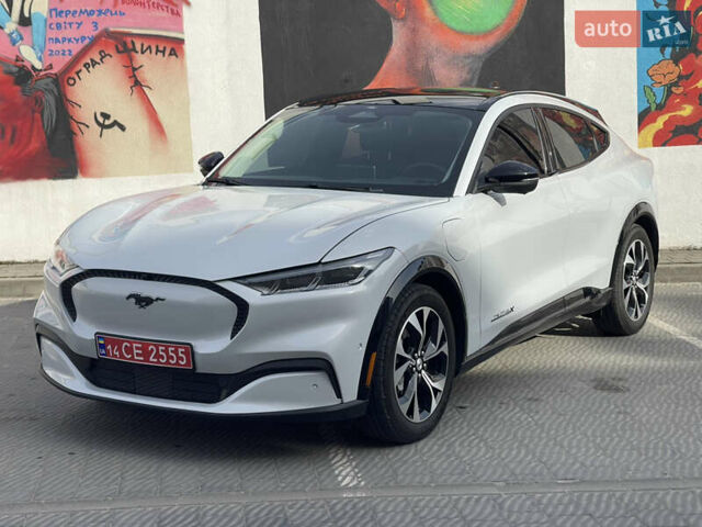 Белый Форд Mustang Mach-E, объемом двигателя 0 л и пробегом 67 тыс. км за 25900 $, фото 3 на Automoto.ua