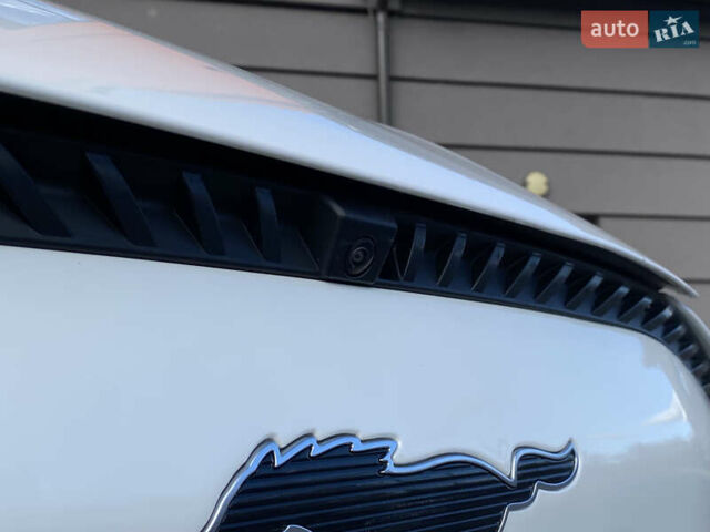 Белый Форд Mustang Mach-E, объемом двигателя 0 л и пробегом 58 тыс. км за 22950 $, фото 12 на Automoto.ua