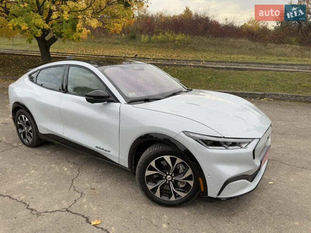 Форд Mustang Mach-E 2022 в Ровно на Automoto.ua Белый Форд Mustang Mach-E, объемом двигателя 0 л и пробегом 75 тыс. км за 23700 $, фото 1 на Automoto.ua