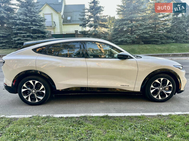 Белый Форд Mustang Mach-E, объемом двигателя 0 л и пробегом 51 тыс. км за 29900 $, фото 10 на Automoto.ua