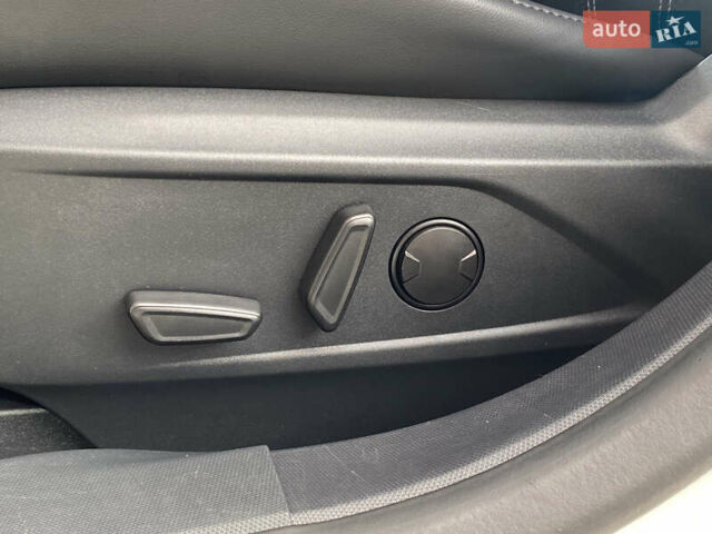 Белый Форд Mustang Mach-E, объемом двигателя 0 л и пробегом 58 тыс. км за 22950 $, фото 61 на Automoto.ua