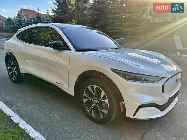 Белый Форд Mustang Mach-E, объемом двигателя 0 л и пробегом 51 тыс. км за 29900 $, фото 12 на Automoto.ua