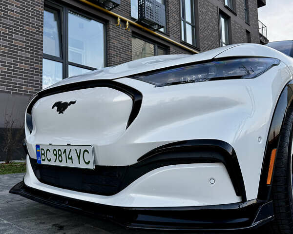 Білий Форд Mustang Mach-E, об'ємом двигуна 0 л та пробігом 42 тис. км за 25300 $, фото 11 на Automoto.ua