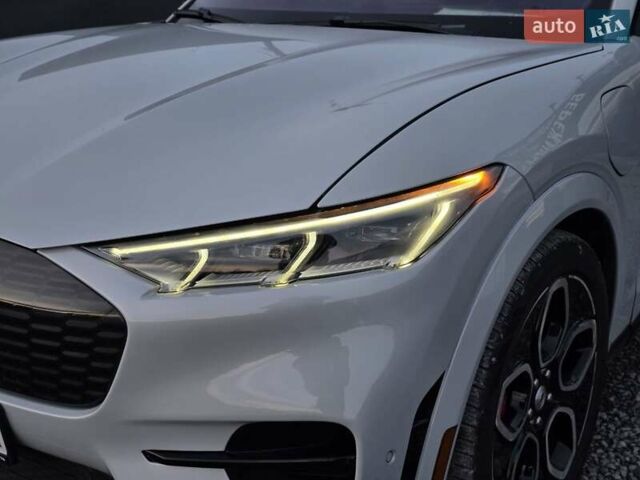 Белый Форд Mustang Mach-E, объемом двигателя 0 л и пробегом 31 тыс. км за 31999 $, фото 74 на Automoto.ua