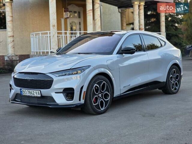 Белый Форд Mustang Mach-E, объемом двигателя 0 л и пробегом 31 тыс. км за 31999 $, фото 3 на Automoto.ua