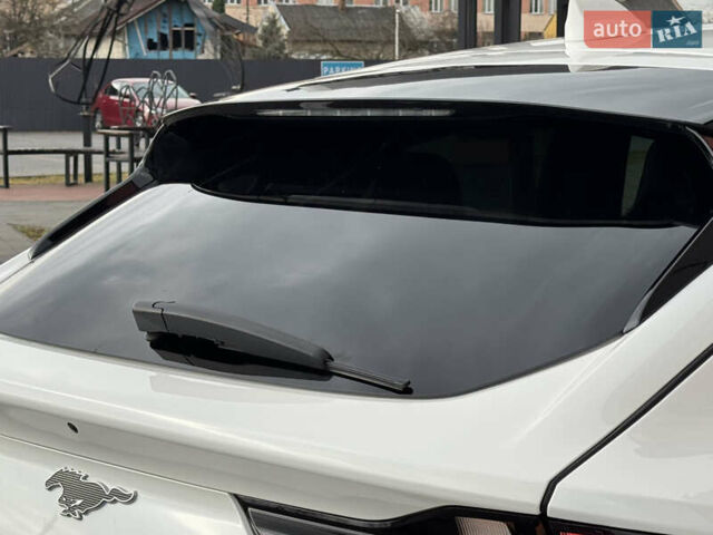 Белый Форд Mustang Mach-E, объемом двигателя 0 л и пробегом 59 тыс. км за 21950 $, фото 55 на Automoto.ua