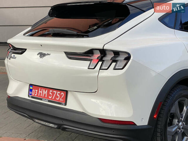 Белый Форд Mustang Mach-E, объемом двигателя 0 л и пробегом 58 тыс. км за 22950 $, фото 52 на Automoto.ua