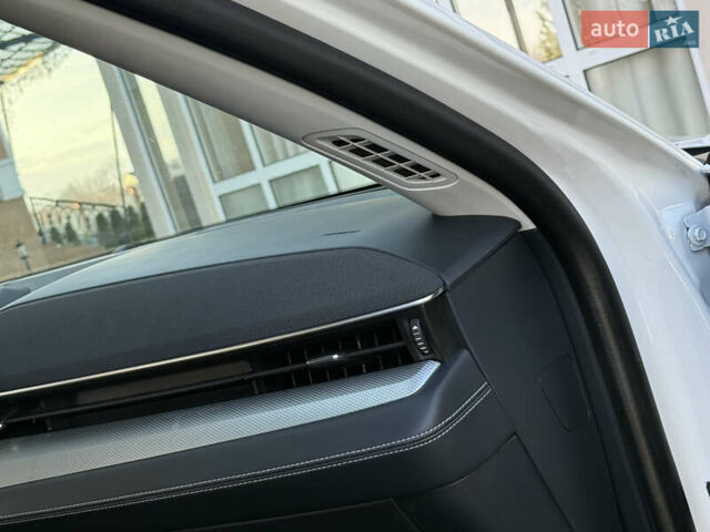 Белый Форд Mustang Mach-E, объемом двигателя 0 л и пробегом 60 тыс. км за 22200 $, фото 64 на Automoto.ua