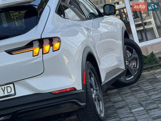 Белый Форд Mustang Mach-E, объемом двигателя 0 л и пробегом 60 тыс. км за 22200 $, фото 31 на Automoto.ua