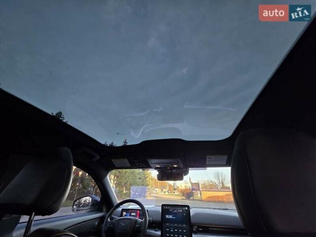 Белый Форд Mustang Mach-E, объемом двигателя 0 л и пробегом 31 тыс. км за 31999 $, фото 56 на Automoto.ua