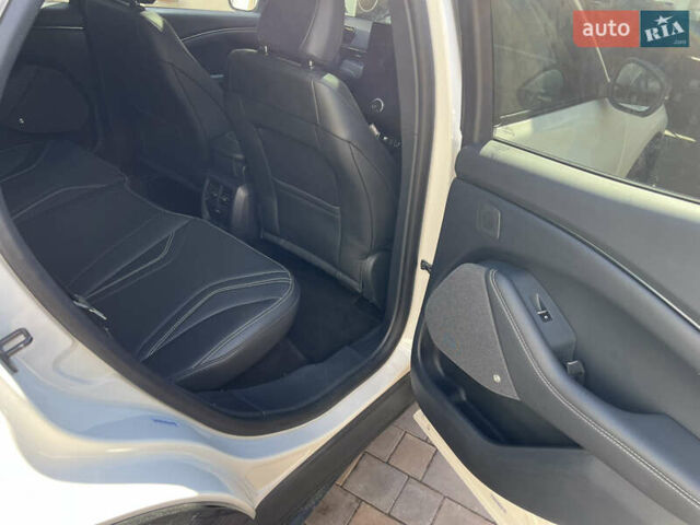 Білий Форд Mustang Mach-E, об'ємом двигуна 0 л та пробігом 48 тис. км за 25100 $, фото 27 на Automoto.ua